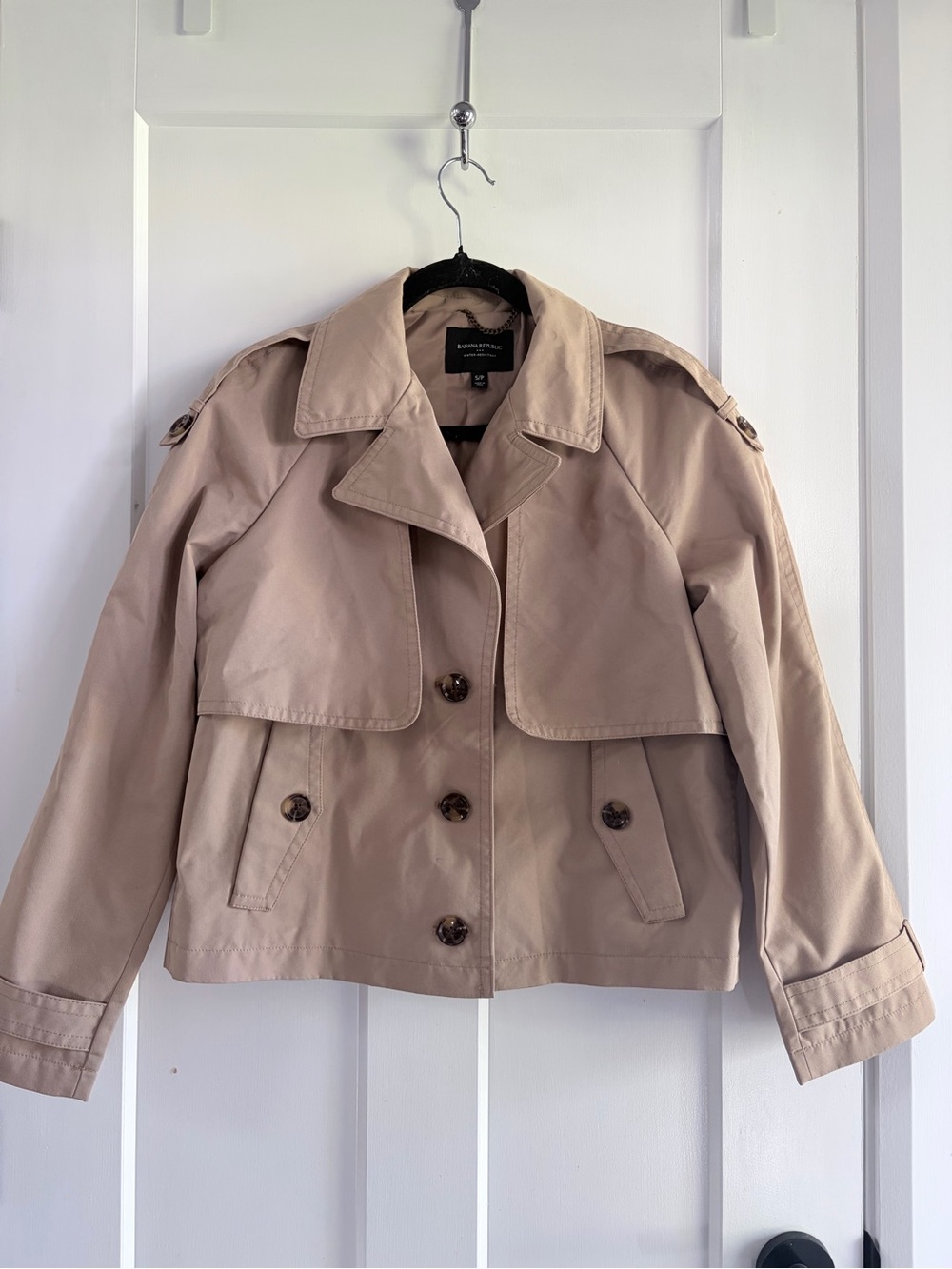 Banana Republic Cropped Trench Coat in Beige
